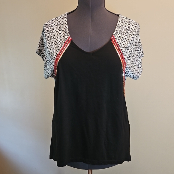 Chico's Womens Blouse Sz 1 (equiv 8-10) Black Cap Sleeve Gold Sequins Red/White - Picture 1 of 9